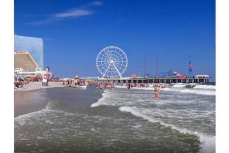 2Br 3Ba Ocean Front Condo On The Boardwalk Cozysuites Atlantic City Buitenkant foto