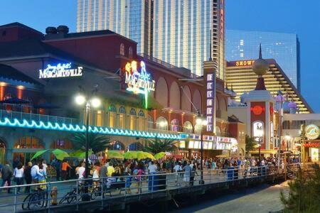 2Br 3Ba Ocean Front Condo On The Boardwalk Cozysuites Atlantic City Buitenkant foto